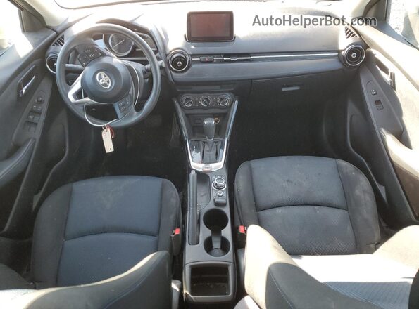 3MYDLBYV2JY326654 2018 TOYOTA YARIS Silver Vista del salpicadero