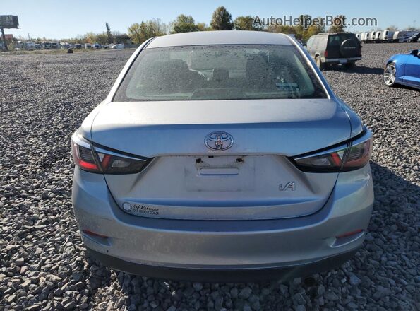 3MYDLBYV2JY326654 2018 TOYOTA YARIS Silver Vista trasera