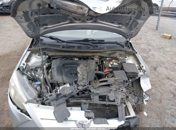 3MYDLBYV2JY333085 2018 TOYOTA YARIS IA Silver Вид ззаду
