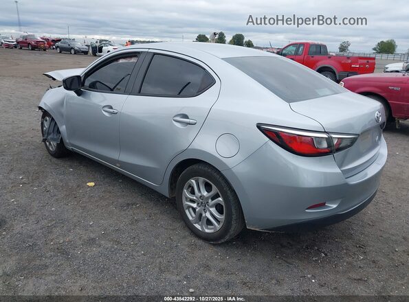3MYDLBYV2JY333085 2018 TOYOTA YARIS IA Silver Задня ліва чверть