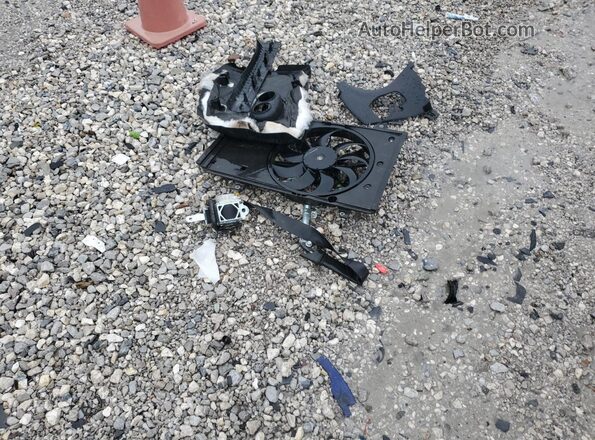 3MYDLBYV3JY315095 2018 TOYOTA YARIS Серебряный Вид подкапотного пространства
