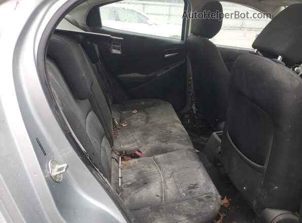 3MYDLBYV3JY315095 2018 TOYOTA YARIS Серебряный Вид задних сидений