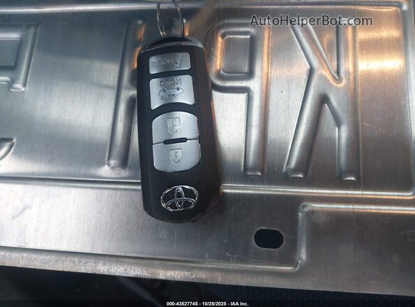 3MYDLBYV6HY181502 2017 TOYOTA YARIS IA Черный Вид панели приборов