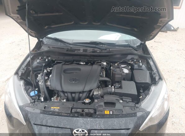 3MYDLBYV6HY181502 2017 TOYOTA YARIS IA Черный Вид сзади