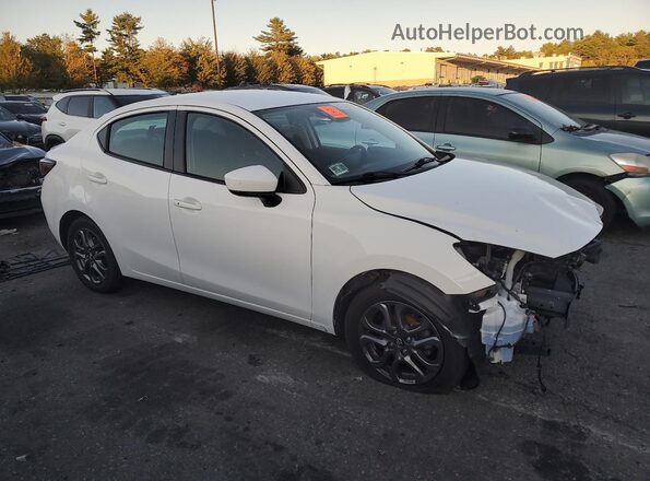 3MYDLBYV6LY702243 2020 TOYOTA YARIS Белый Передняя правая четверть