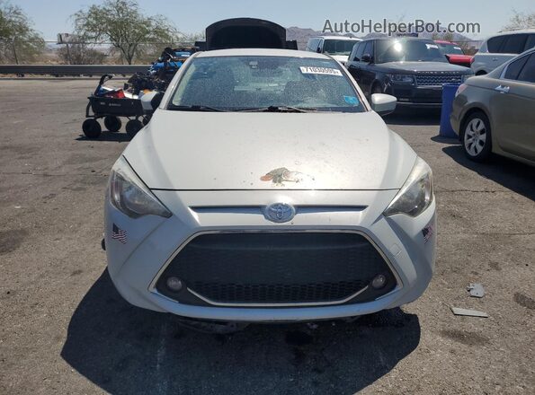 3MYDLBYV8LY706441 2020 TOYOTA YARIS Серебряный Вид спереди