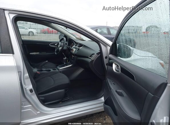 3N1AB7AP6JY261808 2018 NISSAN SENTRA Silver Vista interior delantera