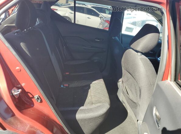 3N1CP5CU6JL544627 2018 NISSAN KICKS Red Rear seats view
