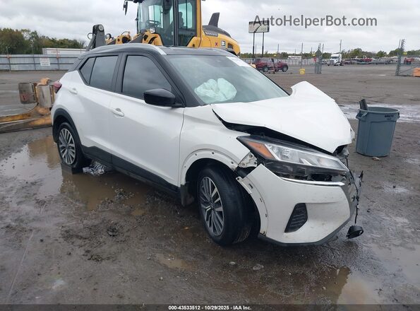 3N1CP5CVXNL483264 2022 NISSAN KICKS Белый Передняя правая четверть
