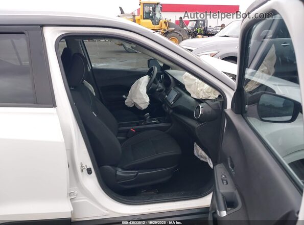 3N1CP5CVXNL483264 2022 NISSAN KICKS Белый Вид салона спереди