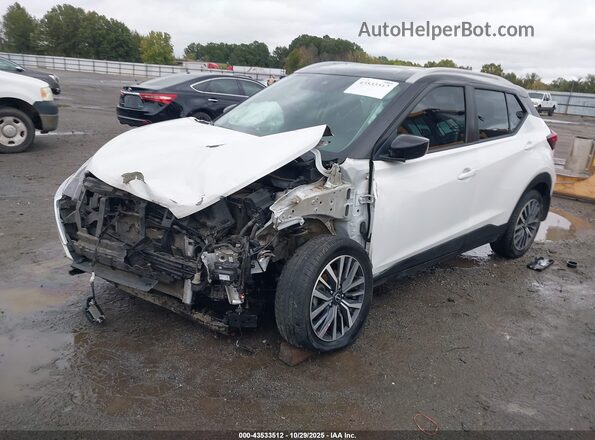 3N1CP5CVXNL483264 2022 NISSAN KICKS Белый Передняя левая четверть