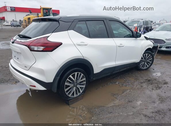 3N1CP5CVXNL483264 2022 NISSAN KICKS Белый Задняя правая четверть