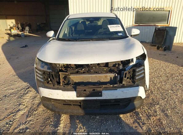 3N8AP6CA1SL393752 2025 NISSAN KICKS White Widok zestawu wskaźników