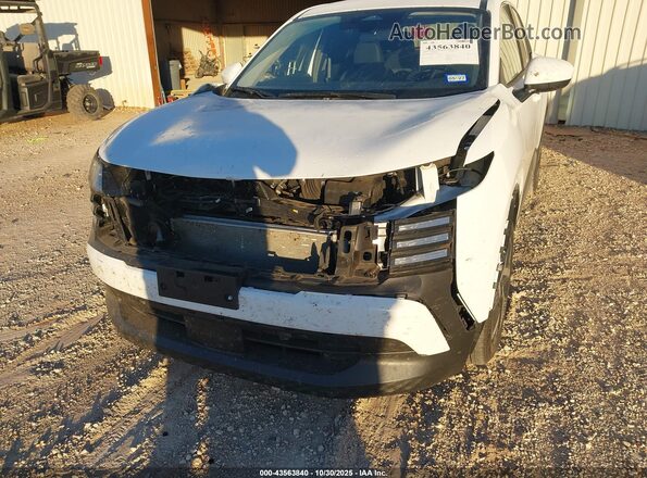 3N8AP6CA1SL393752 2025 NISSAN KICKS White Widok z przodu