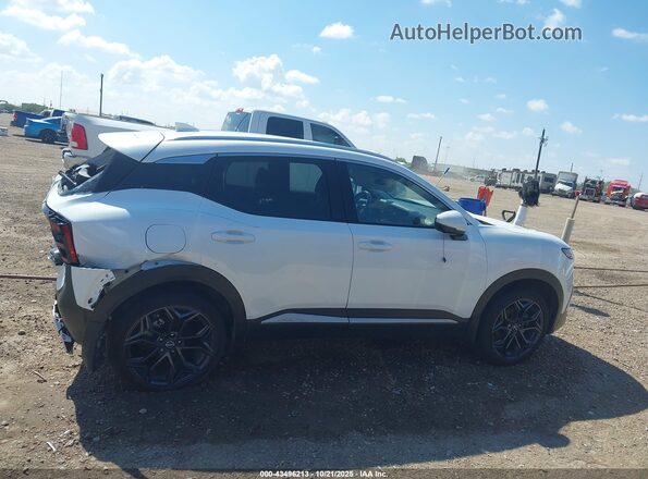 3N8AP6DA1SL337986 2025 NISSAN KICKS White Widok wnętrza z tyłu