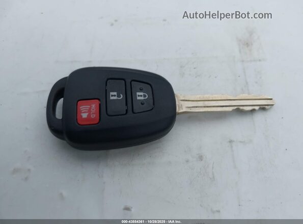 3TMCZ5AN2PM599744 2023 TOYOTA TACOMA Белый Вид панели приборов