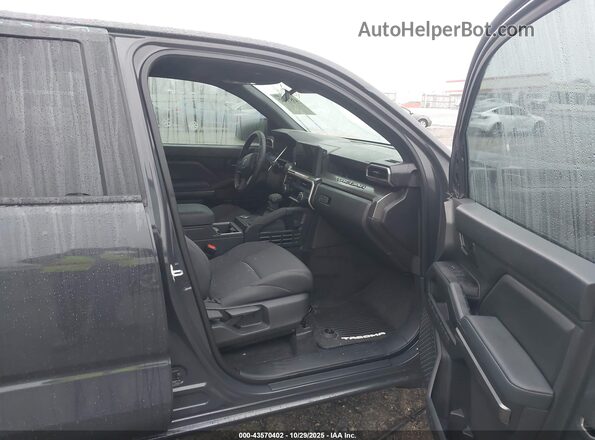 3TMKB5FN3SM039507 2025 TOYOTA TACOMA Gray Widok wnętrza z przodu
