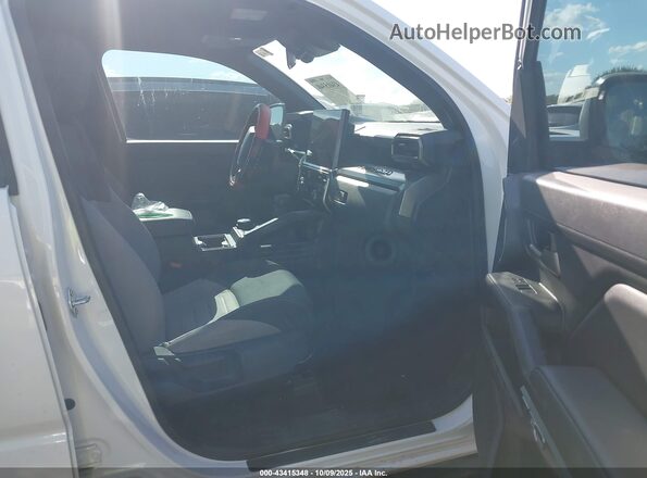 3TMLB5JN7RM064707 2024 TOYOTA TACOMA White Vista interior delantera