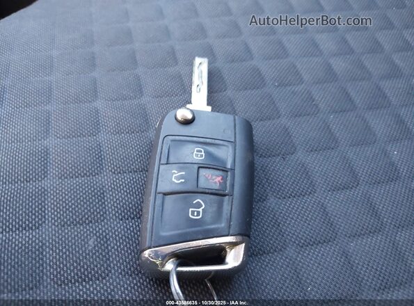3VV1B7AX6MM099110 2021 VOLKSWAGEN TIGUAN Серебряный Вид панели приборов