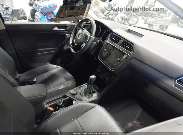 3VV2B7AX4MM030369 2021 VOLKSWAGEN TIGUAN Черный Вид салона спереди