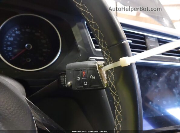 3VV2B7AX4MM030369 2021 VOLKSWAGEN TIGUAN Черный Вид панели приборов