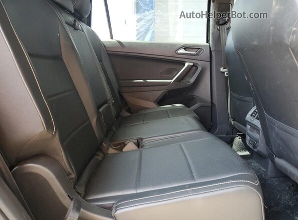 3VV3B7AX0MM153025 2021 VOLKSWAGEN TIGUAN Черный Вид задней части салона