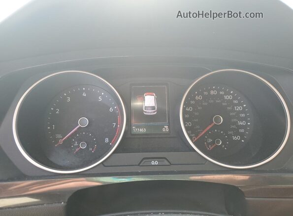 3VV3B7AX2JM192842 2018 VOLKSWAGEN TIGUAN White Widok zestawu wskaźników