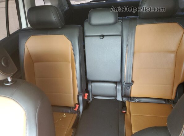 3VV3B7AX2JM192842 2018 VOLKSWAGEN TIGUAN White Widok tylnych siedzeń