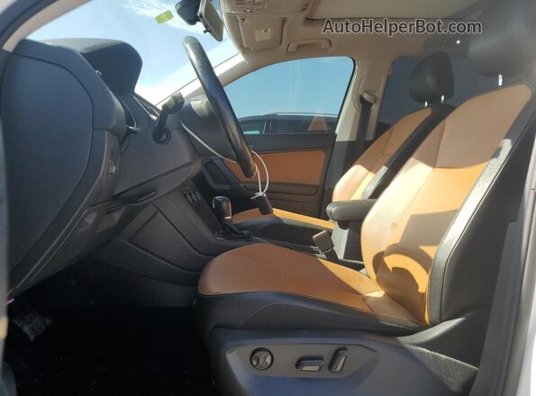 3VV3B7AX2JM192842 2018 VOLKSWAGEN TIGUAN White Widok wnętrza z przodu