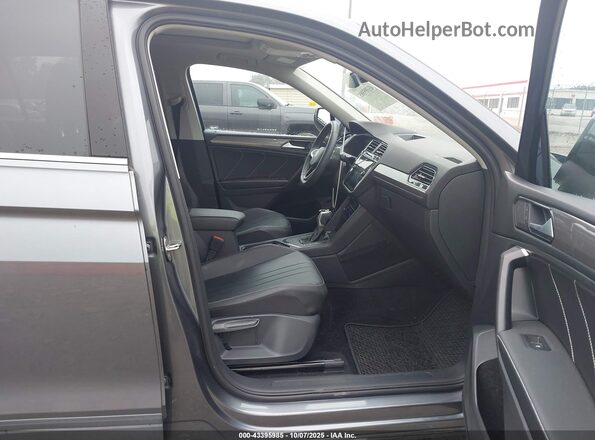 3VV3B7AX2NM058595 2022 VOLKSWAGEN TIGUAN Серый Вид салона спереди