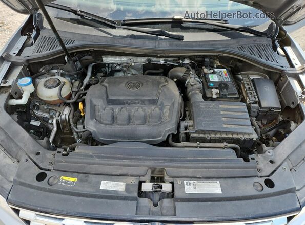 3VV3B7AX8LM097785 2020 VOLKSWAGEN TIGUAN Gray Widok komory silnika
