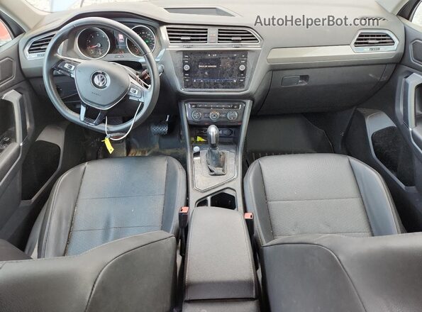 3VV3B7AX8LM097785 2020 VOLKSWAGEN TIGUAN Gray Widok deski rozdzielczej