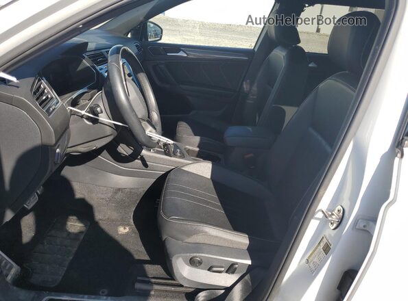3VV8B7AX3NM086718 2022 VOLKSWAGEN TIGUAN Белый Вид салона спереди