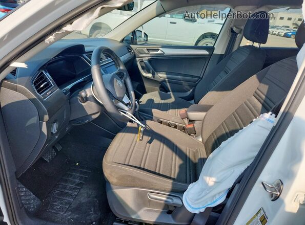3VVRB7AX3PM078187 2023 VOLKSWAGEN TIGUAN White Front interior view
