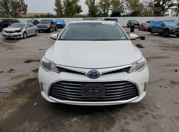 4T1BD1EB0JU062548 2018 TOYOTA AVALON Белый Вид спереди