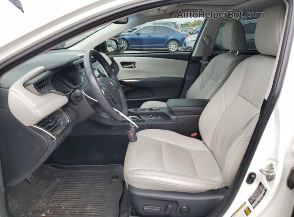 4T1BD1EB0JU062548 2018 TOYOTA AVALON Белый Вид салона спереди