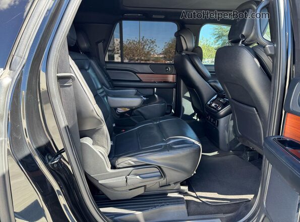 5LMJJ3HT9JEL12364 2018 LINCOLN NAVIGATOR Черный Вид салона спереди