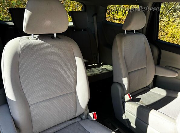 KNDMB5C19J6381925 2018 KIA SEDONA Silver Rear view