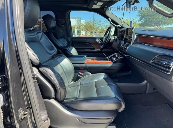 5LMJJ3HT9JEL12364 2018 LINCOLN NAVIGATOR Черный Вид сзади