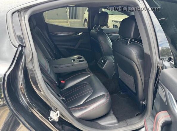 ZAM57RSA3H1206281 2017 MASERATI GHIBLI Black Widok komory silnika
