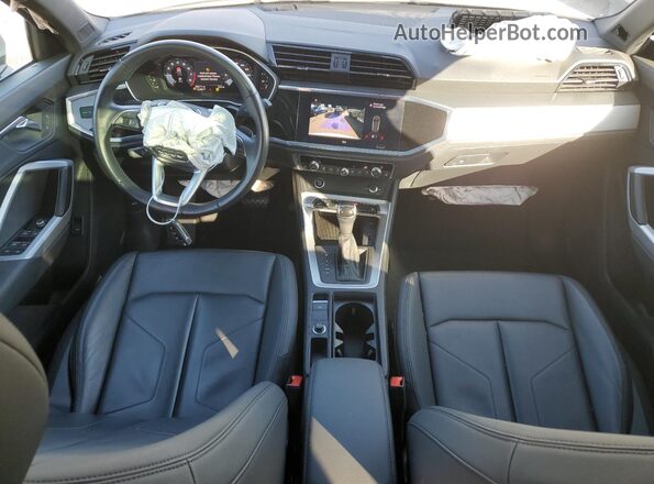 WA1DECF37M1009570 2021 AUDI Q3 White Widok zestawu wskaźników