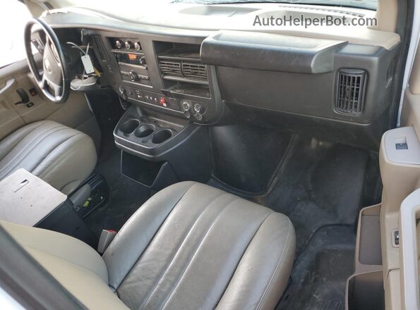 1GTW7AFP3P1104101 2023 GMC SAVANA White Vista del cuadro de instrumentos