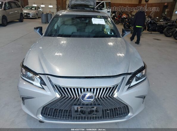 58ADA1C16MU008020 2021 LEXUS ES 300H Silver Widok zestawu wskaźników