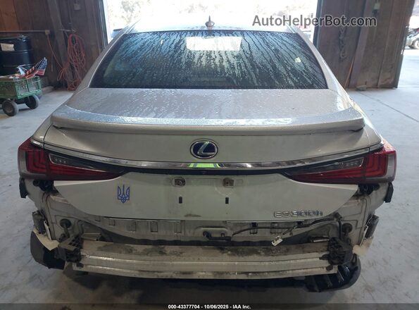 58ADA1C16MU008020 2021 LEXUS ES 300H Silver Widok z przodu