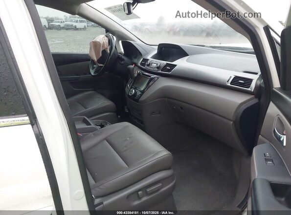5FNRL5H68HB005500 2017 HONDA ODYSSEY White Вид салону спереду
