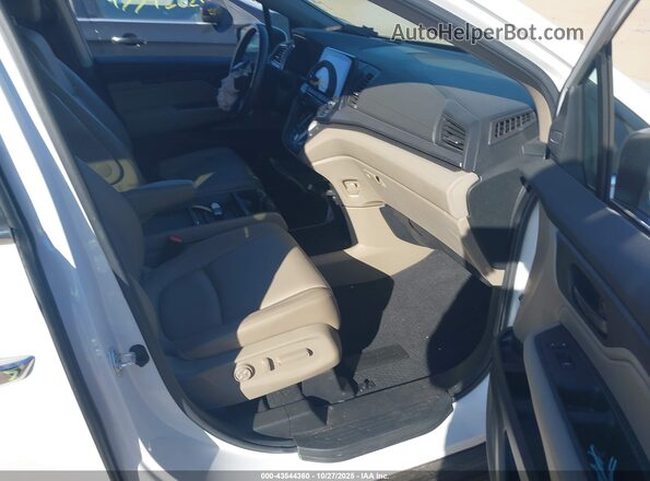 5FNRL6H65RB045590 2024 HONDA ODYSSEY White Widok wnętrza z przodu