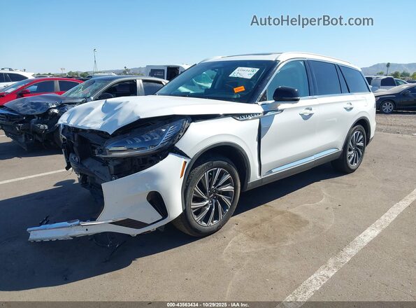 5LM5J6WC1SGL18168 2025 LINCOLN AVIATOR Белый Передняя левая четверть