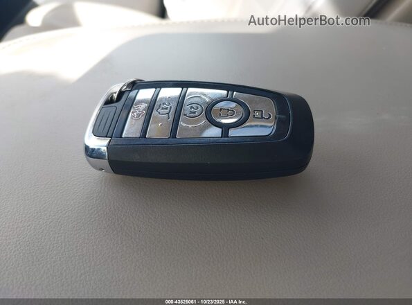 5LM5J7XC0MGL04124 2021 LINCOLN AVIATOR Красный Вид панели приборов