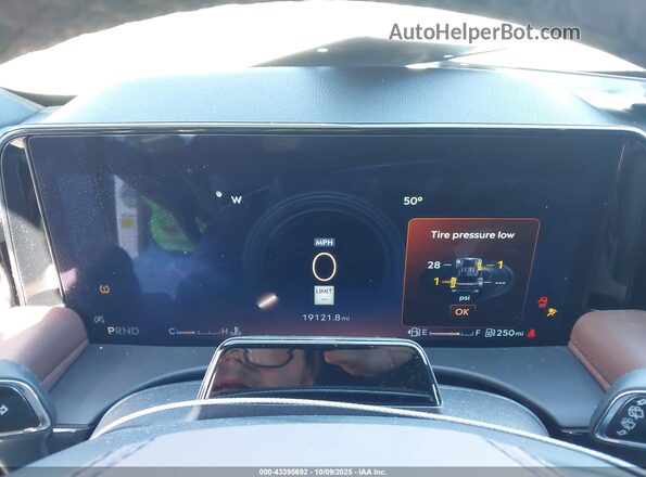 5LM5J7XC8SGL10654 2025 LINCOLN AVIATOR Белый Вид задних сидений