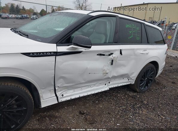 5LM5J7XCXSGL29240 2025 LINCOLN AVIATOR Белый Вид спереди